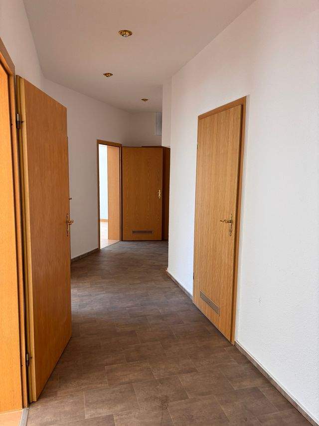 Einbauküche möglich! Großzügige 3-Raum-Wohnung mit 90 m² – viel Platz zum fairen Preis in Aue - Photo 5