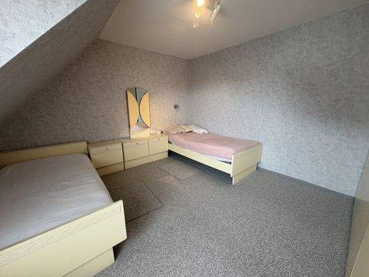 Schlafzimmer DG