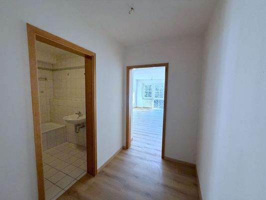 Eingangsbereich mit Zugang zum Bad und Wohnbereich