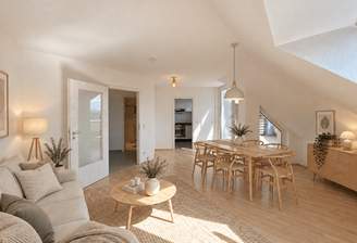 Wohnzimmer möbliert