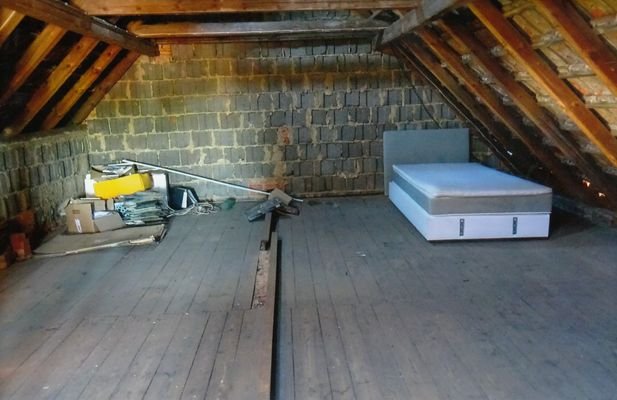 unausgebauter Dachbodenraum