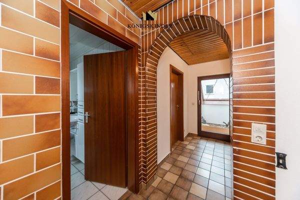 OG Flur Blick Loggia Bad