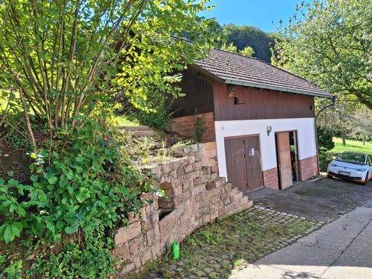 große Garage mit Satteldach