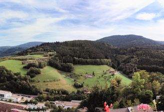 Panoramablick von 25 Balkonen