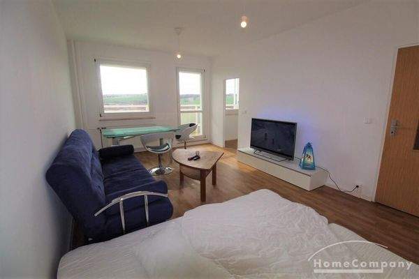 Wohnzimmer mit Schlafcouch + TV