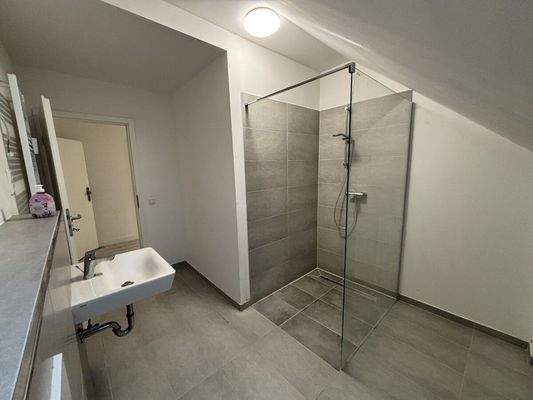 20251210_142413333_iOS