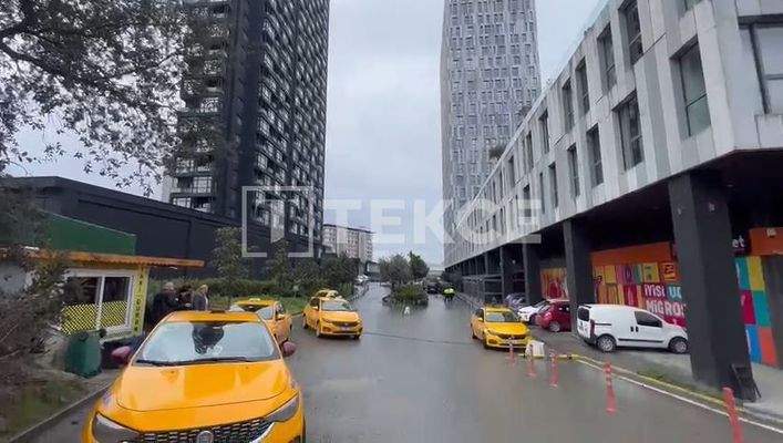 Shop for Sale in İstanbul with Migros Market Tenant