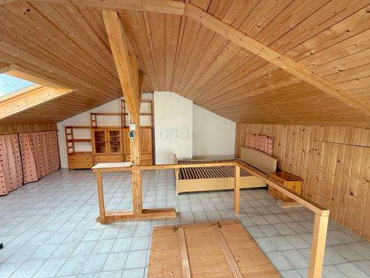 Zimmer Dachgeschoss 1.JPG