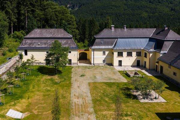 Herrenhaus "Hirschenstein"