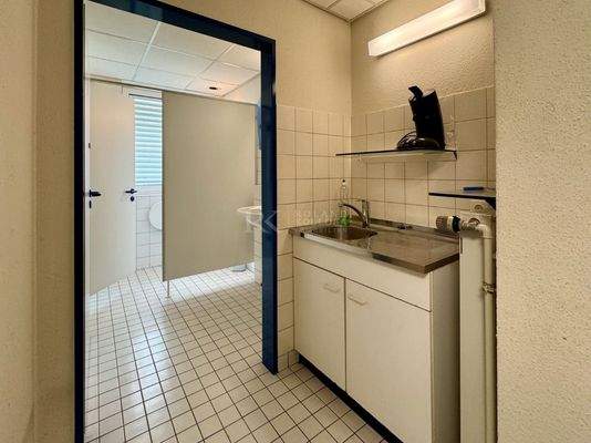 Damen-WC und Teeküche