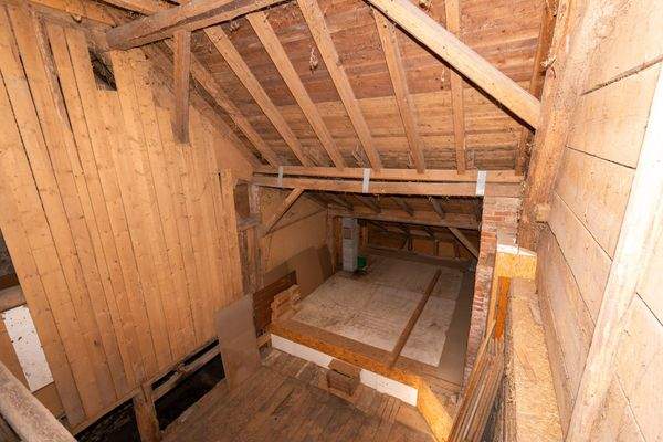 Blick auf offenen Bereich über Scheunentrakt