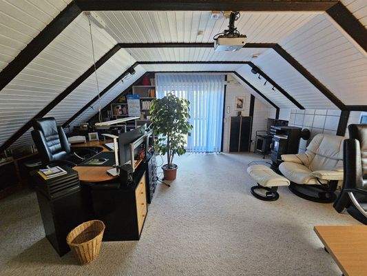 Studiozimmer mit Kaminofen