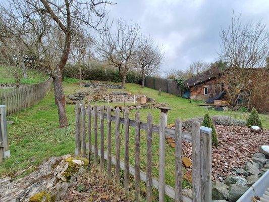 Teilansicht Garten mit Nutzplateaus.jpeg