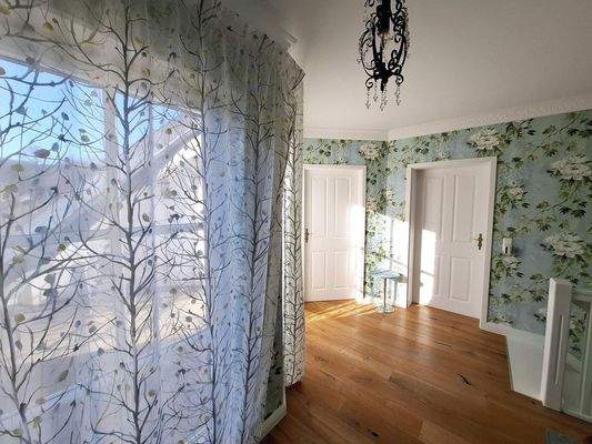 Flur OG, zu den Schlafzimmern