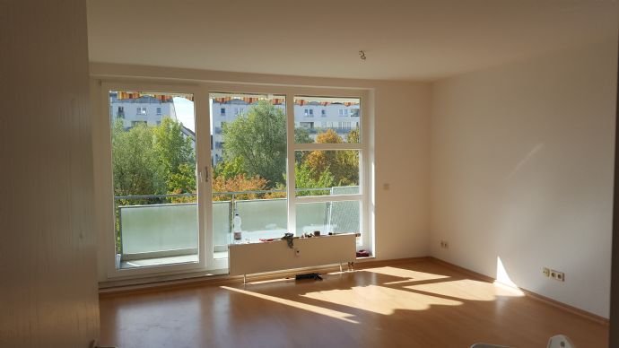 Schöner Grundriss - perfekte Infrastrukur - langjährig vermietete 2-Raum-WE mit Balkon, Aufzug und Tiefgarage