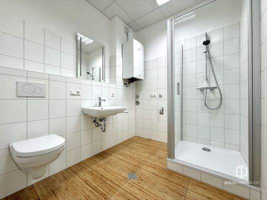 Badezimmer mit Waschmaschinenanschluss