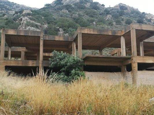 Kreta, Istro: Grundstück mit Rohbau nahe am Meer zu verkaufen