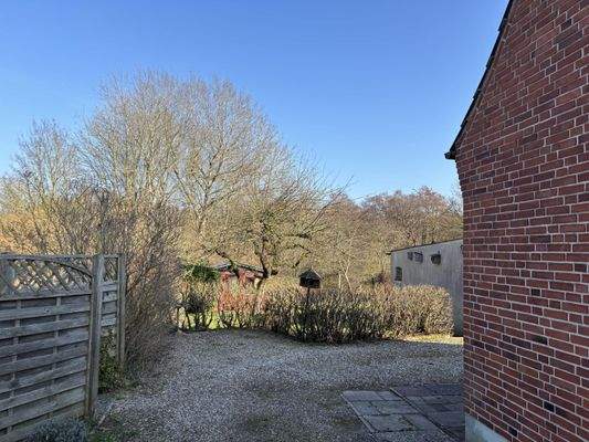 Auffahrt neben dem Haus