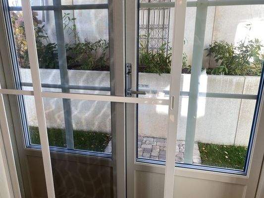 EG: Fenster abschließbar