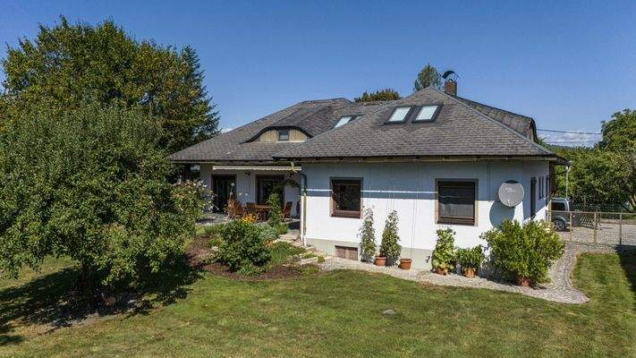 270m² gepflegter Bungalow (Zweifamilienwohnhaus) mit ausgebautem Dachgeschoss und 1.318m² Grund in Viktring in TOPLAGE
