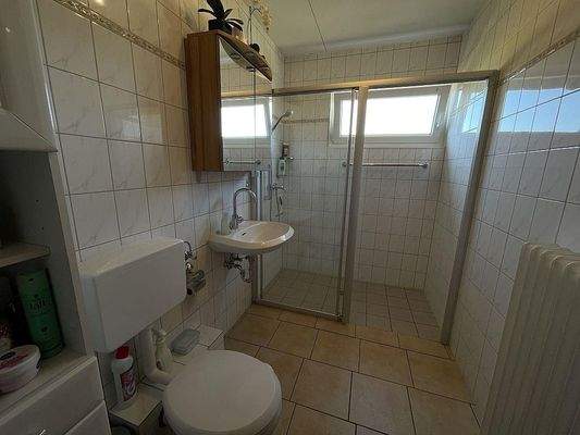 Neuwertiges Badezimmer