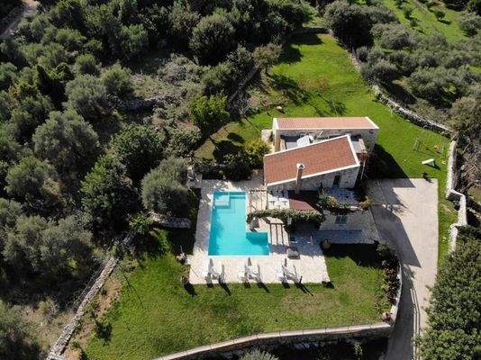 Kreta, Maza: Steinvilla mit beheiztem Pool und Garten in ruhiger Lage zu verkaufen