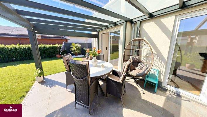 Überdachte Südterrasse