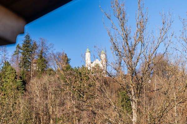 Blick vom Freisitz vor dem Wohnzimmer auf die Kalvarienbergkirche