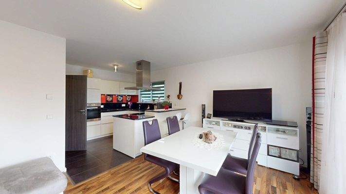 Essbereich mit Übergang zur Küche