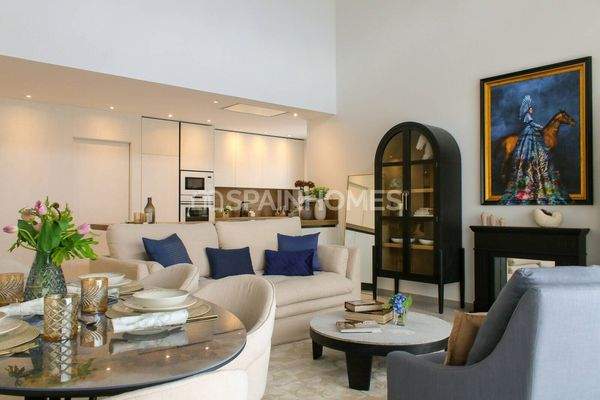 Modern 3-Bedroom Houses with Pool in La Finca Resort Algorfa