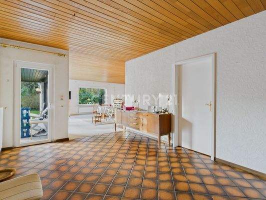 Großer Wohn- und Esszimmerbereich