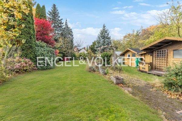 Traumhafter Garten mit West Ausrichtung