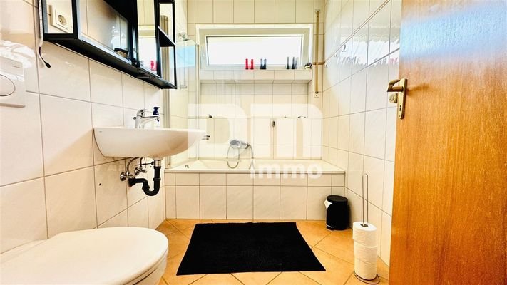 1.OG Badezimmer / Badewanne