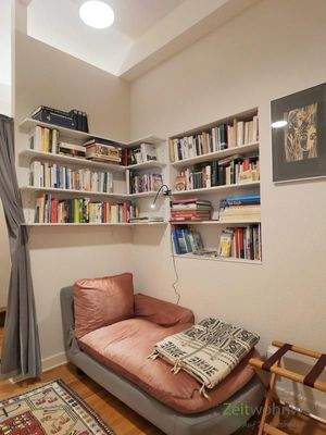 die Bücher-Ecke im Flurbereich