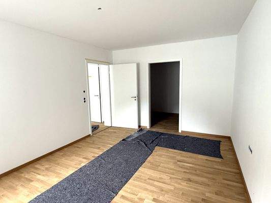 Schlafzimmer 1 mit Ankleide W2