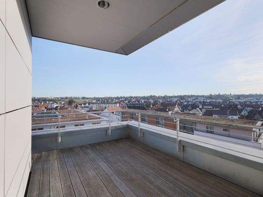 Große, teilüberdachte Dachterrasse mit unvergleichlichem Panoramablick zu jeder Tageszeit