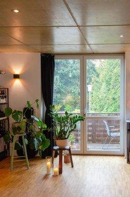 Wo-Zi. mit Blick auf Balkon