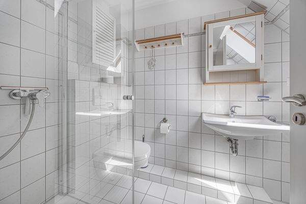 Duschbad en Suite (Zimmer 2)