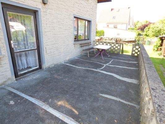 Terrasse mit Zugang vom Haus