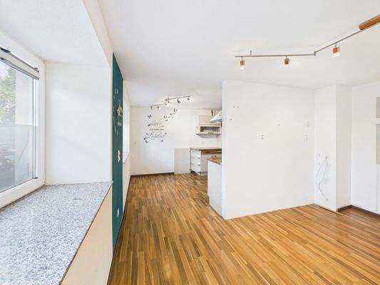 Wohnzimmer mit offener Küche EG