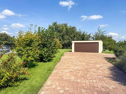 Zufahrt Garage