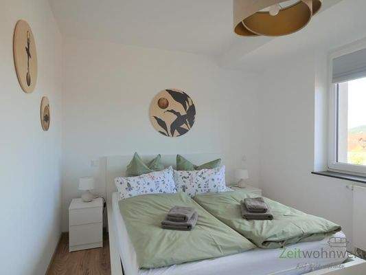 Doppelbett im Schlafzimmer