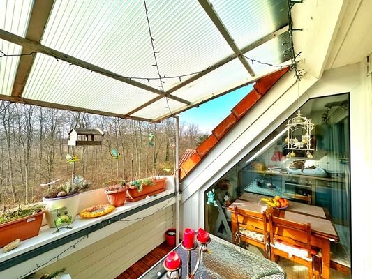 überdachte Loggia mit schöner Aussicht