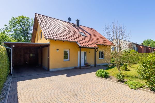Haus mit Carport