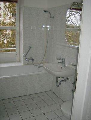 Bad baugleiche Wohnung im Haus