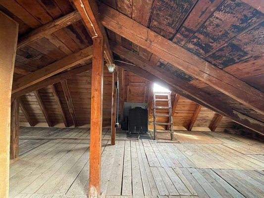 Dachboden - viel Stauraum