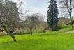 Oberhalb befinden sich ein Wanderweg