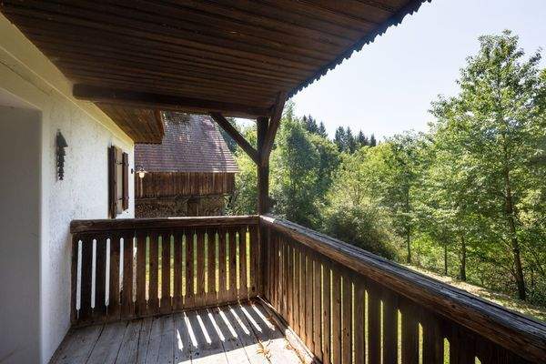 Zur Sonne ausgerichteter Balkon