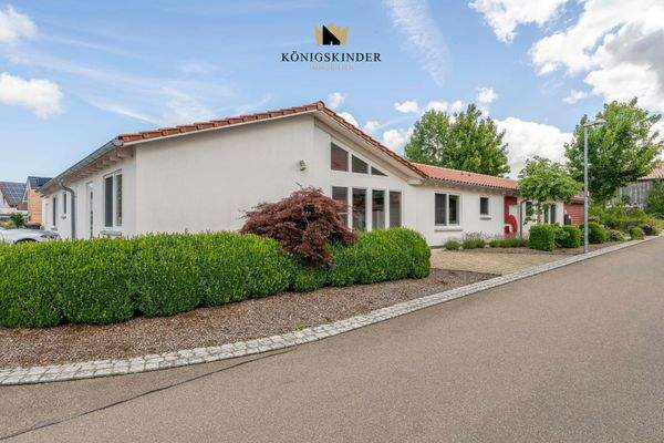 "Klar strukturiert, offen gestaltet – ein Haus, das sich perfekt in seine Umgebung einfügt.