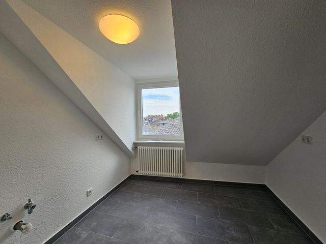 Frisch sanierte 2-Zimmer-Altbauwohnung mit EBK und Tageslichtbad - Photo 4